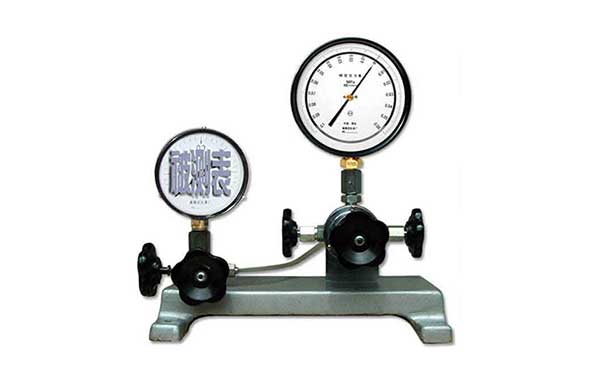 真空壓力校驗(yàn)器